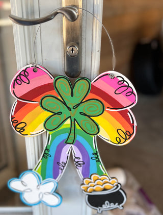 Hand-Painted St. Patrick’s Day Door Hanger – Rainbow, Shamrock & Pot of Gold ??✨